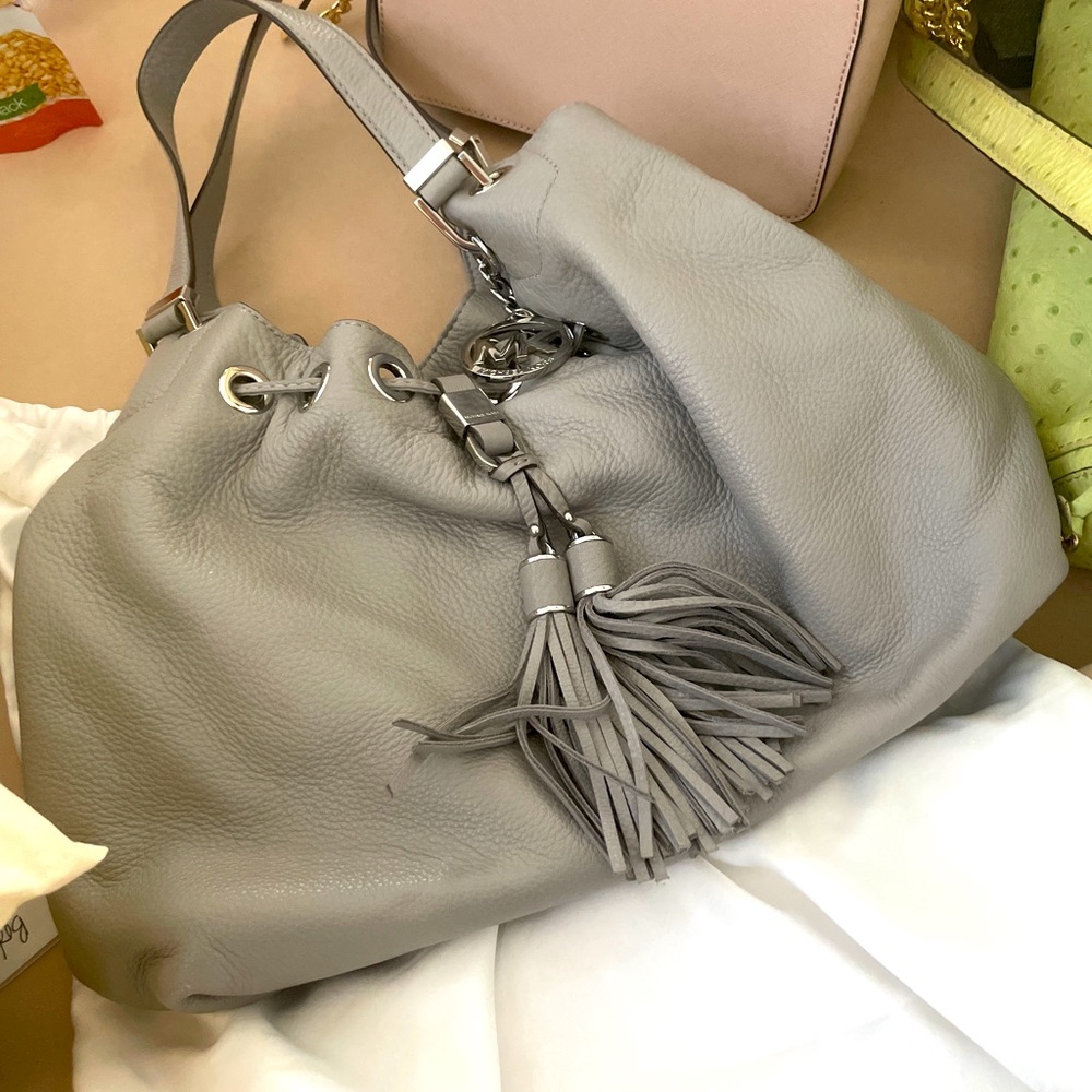‼️REDUCED‼️ Mk Grey w/tassel hobo w/dust